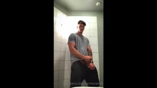 Quick Jerk Off After Gym – Jhorman Moreno (Mrmoreno8)