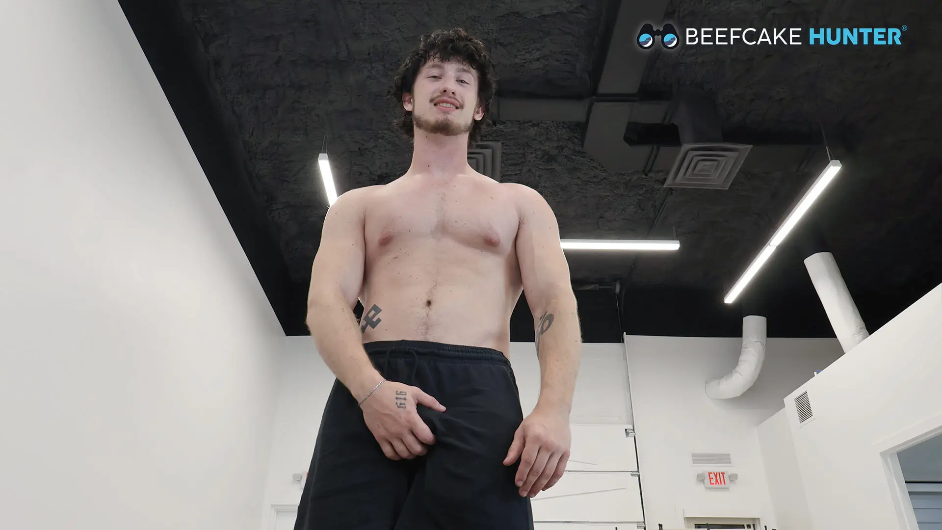 Muscular Beefcake Walker Got Serviced